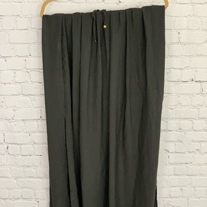 Maxi flowing gray skirt with split
